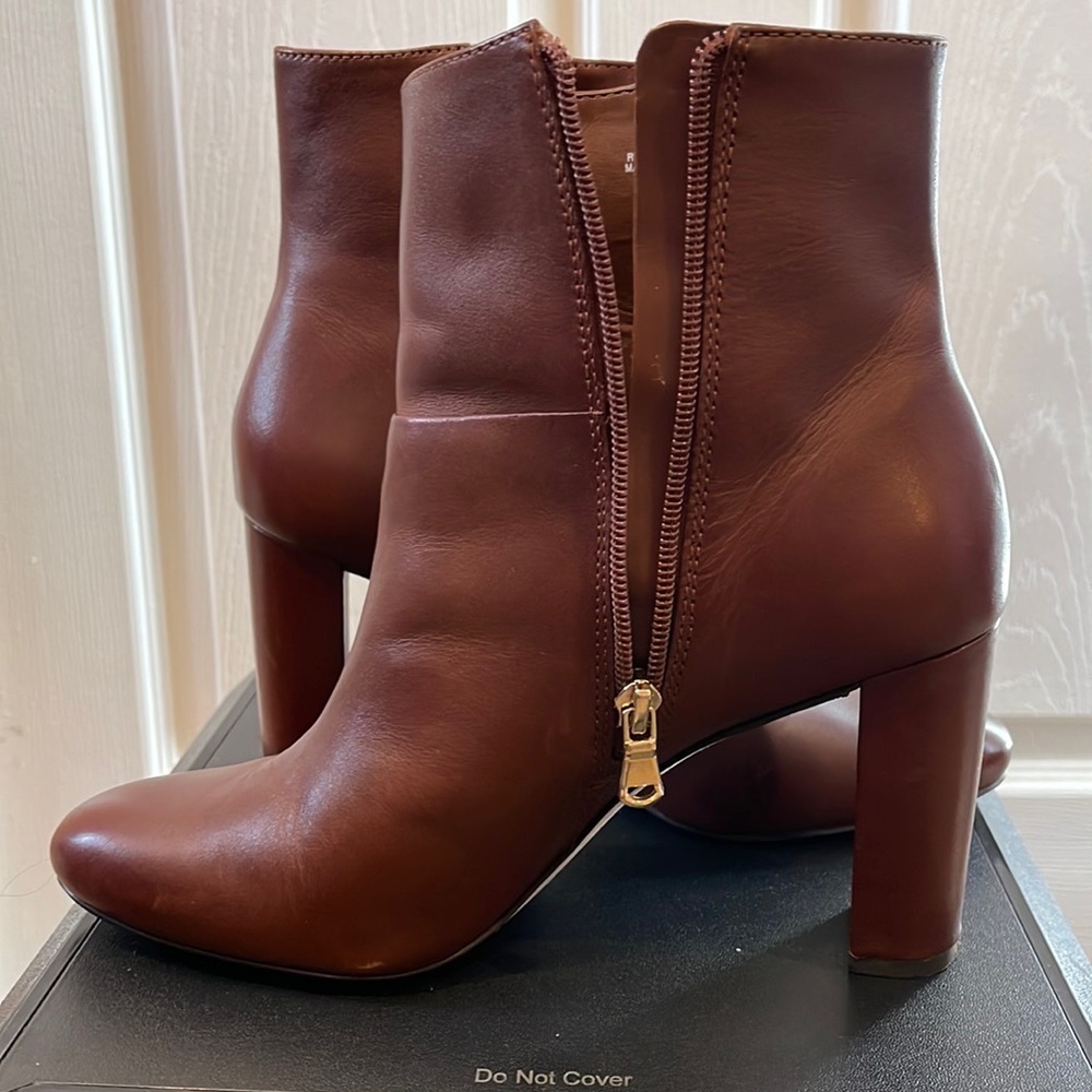 ANN TAYLOR TALLULAH LEATHER BOOTIE-M W9 COLOR: Modern Saddle